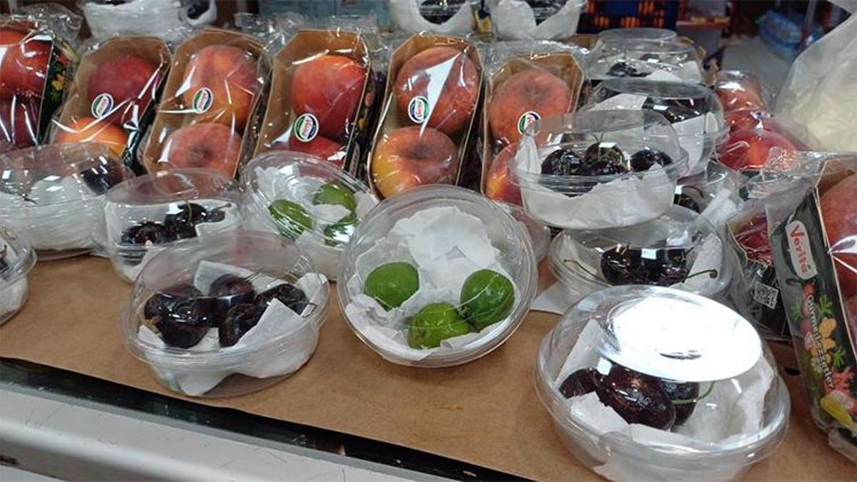 Yaz meyveleri kışın da tezgahlarda! Tanesi 250 TL