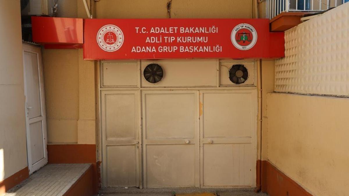 Adana'da otel odasında ölü bulunan Cumhuriyet savcısı adayı toprağa verildi