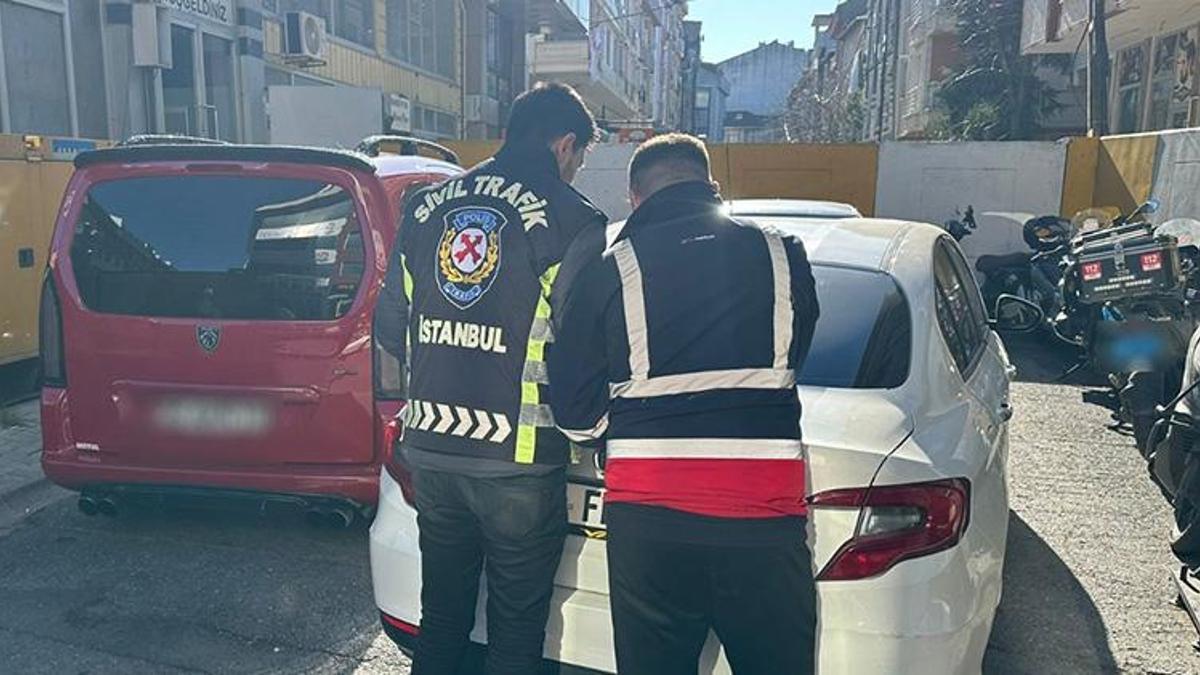 İstanbul'da ayaklarıyla direksiyonu kullanan şahsa para cezası verildi