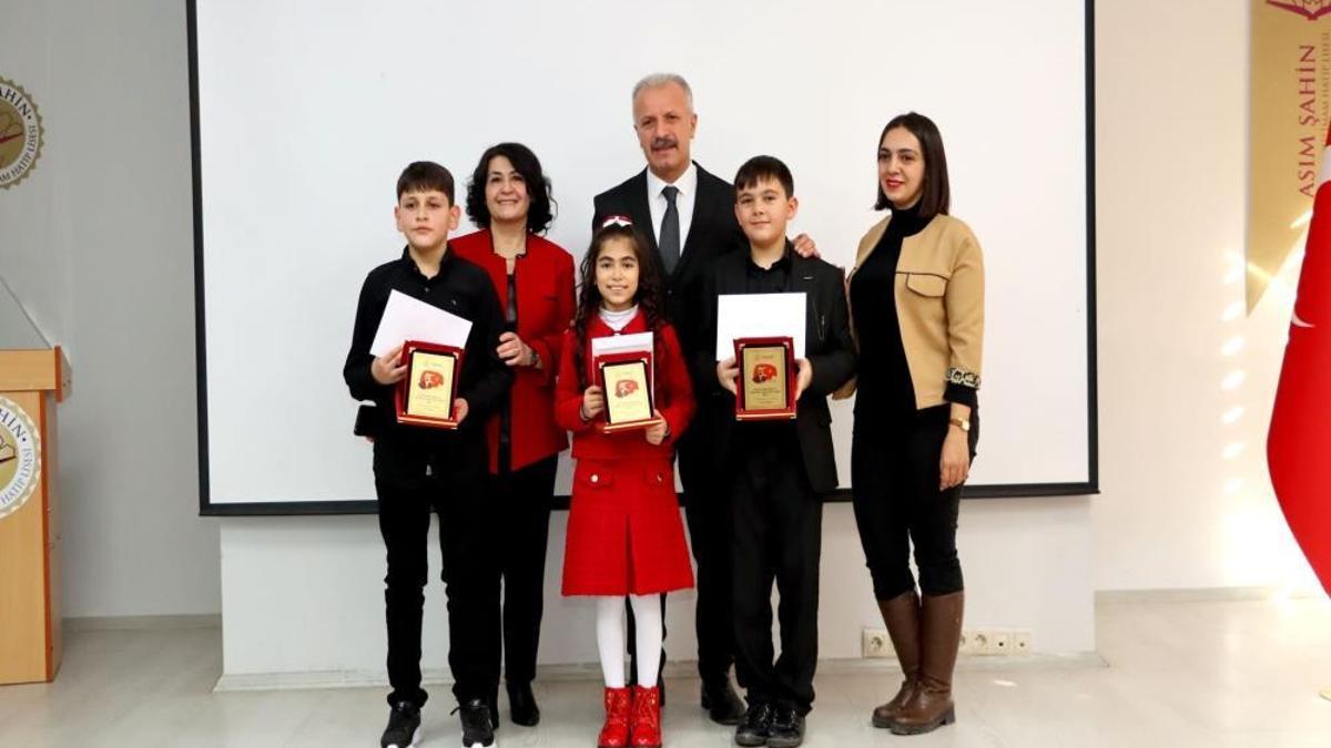 Sivas'ta öğrenciler İstiklal Marşı'nı okuma yarışmasına katıldılar