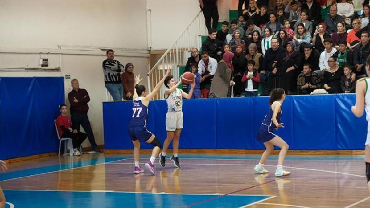 Ceyhan Belediye Basketbol Akademisi liderlik koltuğunu bırakmıyor: 'Tek hedefimiz şampiyonluk'