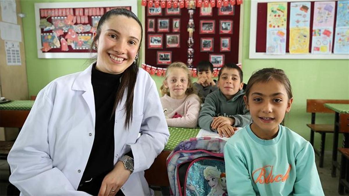 Muş'ta köy okulunun tek öğretmeni! 'Yaşadığım zorlukları çocukların gözlerindeki ışığı görünce unuttum'