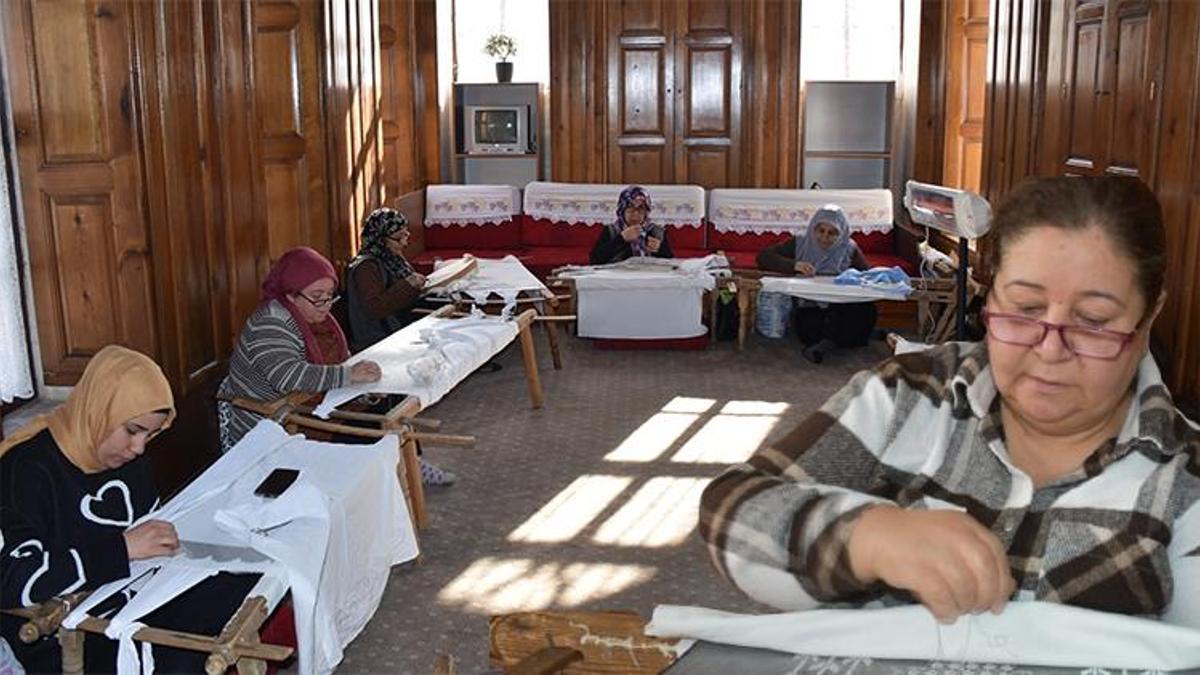 Gaziantepli kadınlar hem meslek öğreniyor hem de para kazaıyor