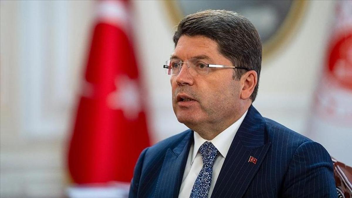 Adalet Bakanı Tunç: Reyhanlı'daki hain terör saldırısının şüphelisi Korali tutuklandı
