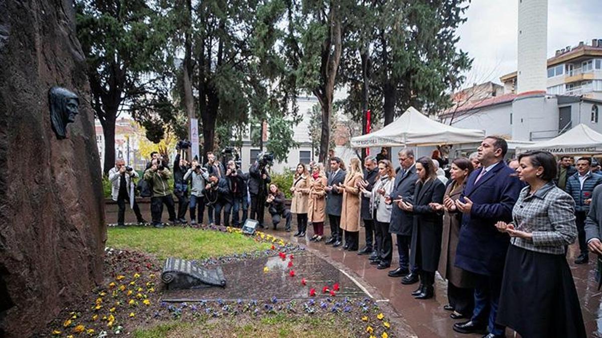 İzmir'de Zübeyde Hanım ölümünün 102 yılında kabri başında anıldı