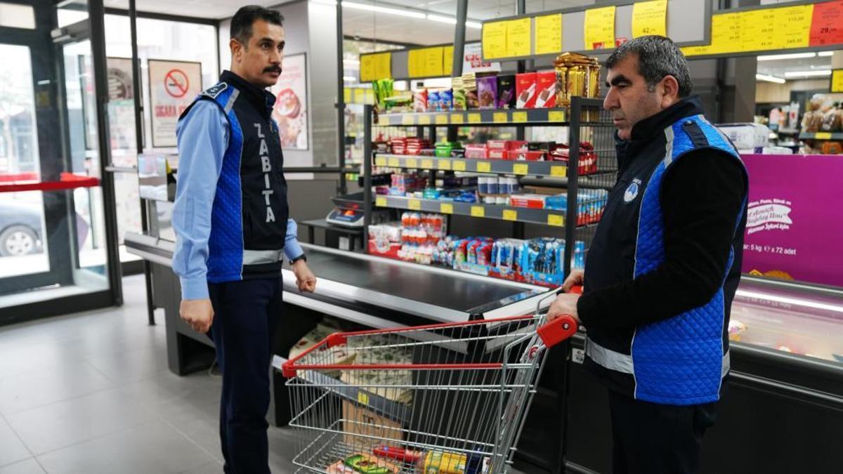 Zabıta ekipleri market denetimlerini sürdürüyor