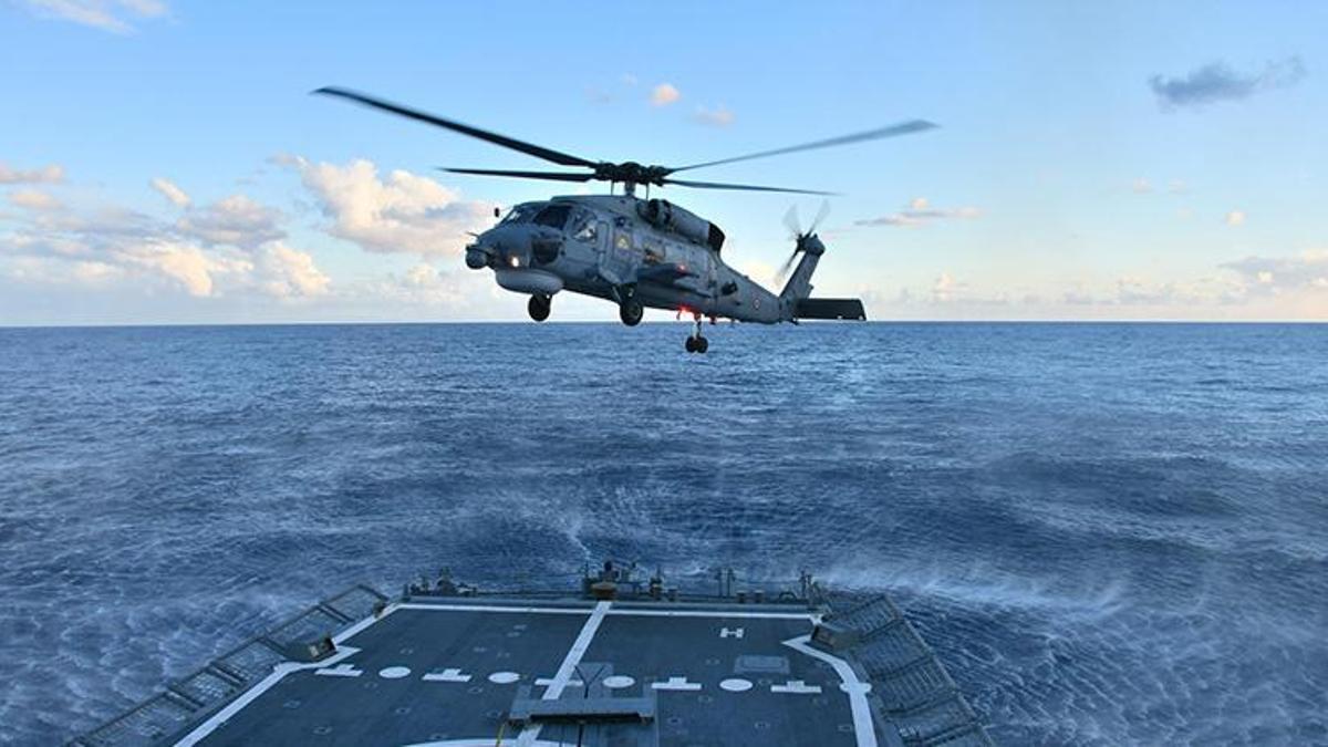 TCG Gelibolu fırkateyni Libya açıklarında havada yakıt ikmali yaptı