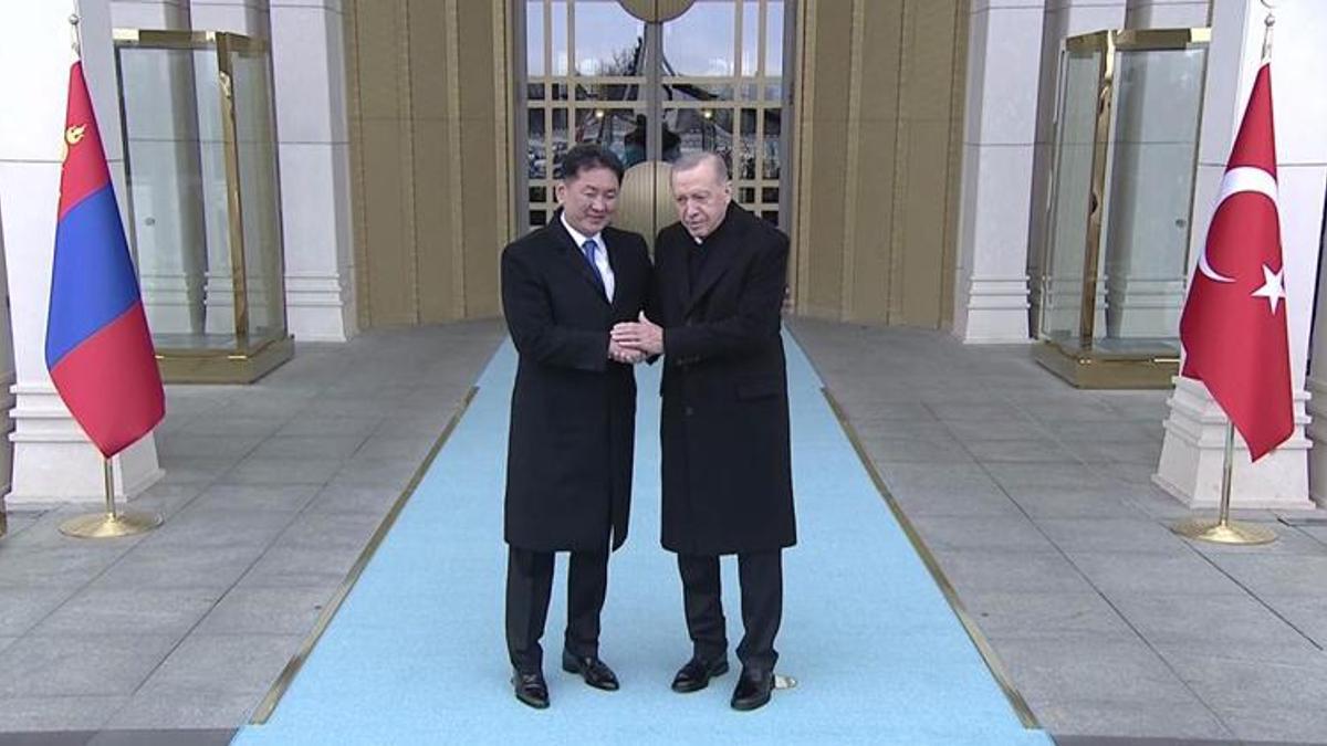 Cumhurbaşkanı Erdoğan, Moğol mevkidaşını resmi törenle karşıladı