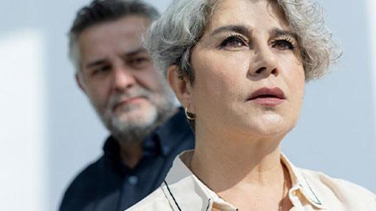 "Üç Eksi Bir" sahnelendi