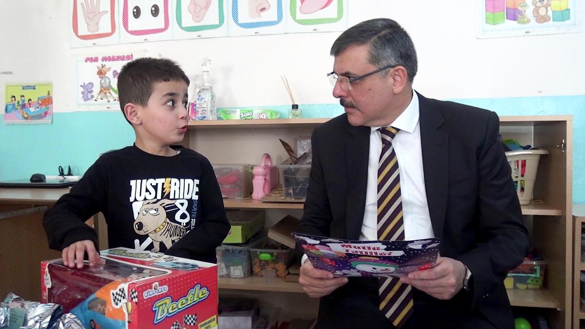 Vali Çiftçi'nin karne hediyesini gören öğrenci: Büyük araba almış
