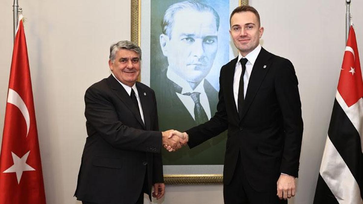 Beşiktaş, file bekçisi Mert Günok’un sözleşmesini uzattı