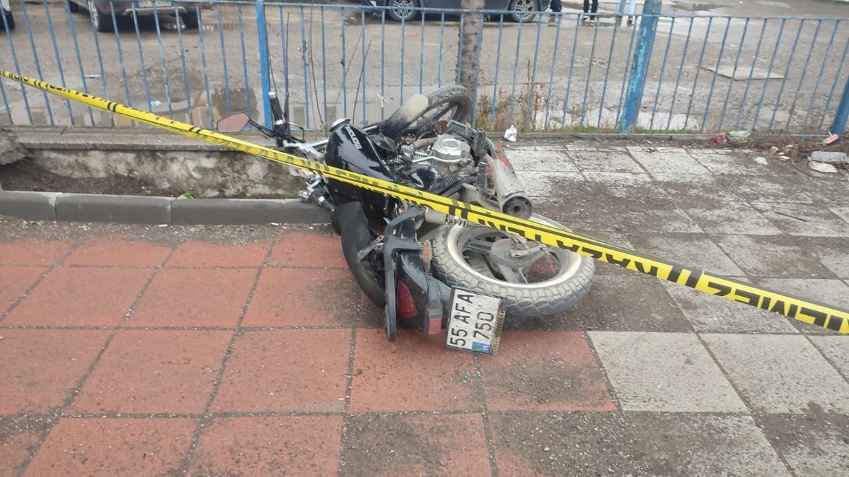 Motosiklet, hafif ticari araca çarptı; imam öldü