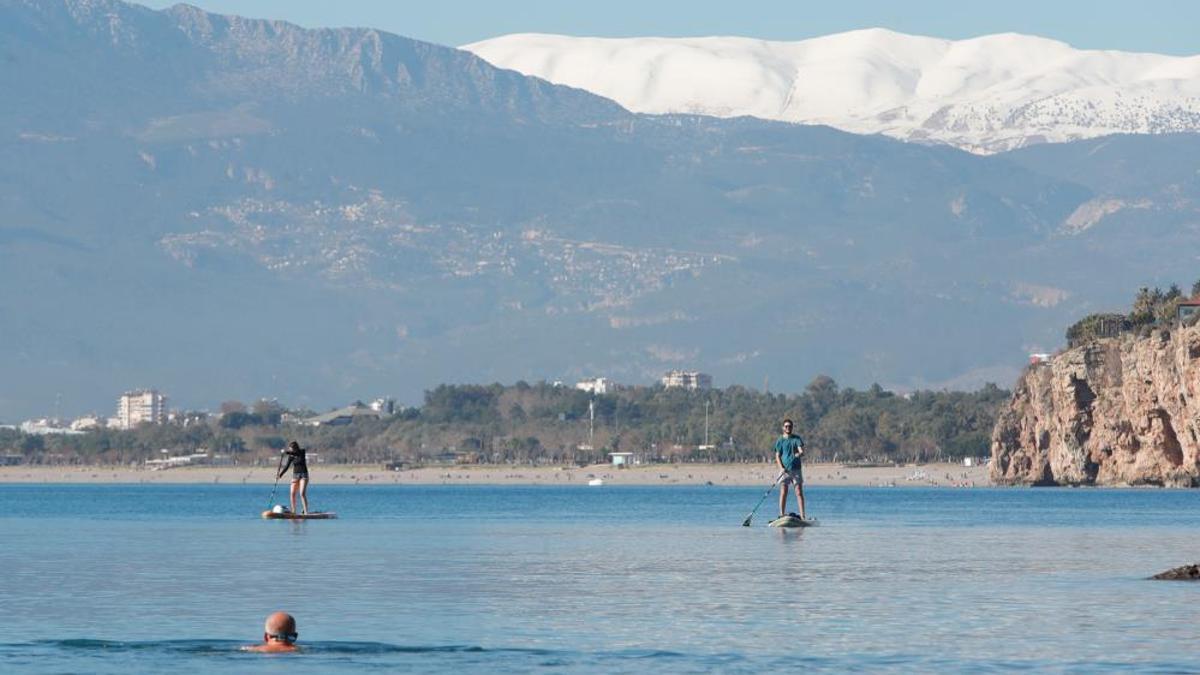 Aynı günde aynı yerde iki mevsim: Bir tarafımızda kar var, bir tarafımız yaz