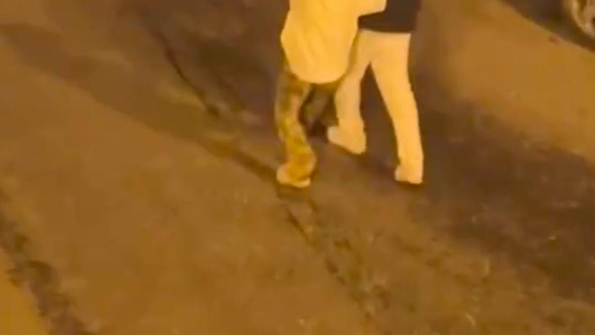 Beyoğlu'nda sokak ortasında nişanlısı olduğu iddia edilen kadını darbetti