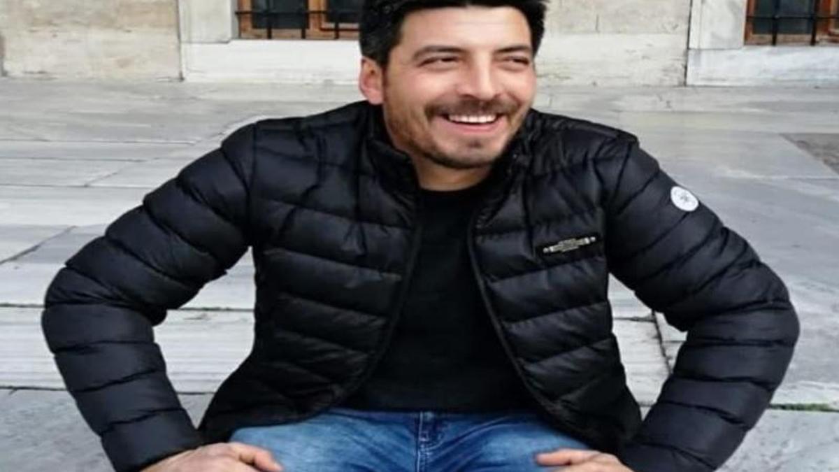 Tur minibüsüyle otomobilin çarpıştığı kazada ölen baba-oğul toprağa verildi
