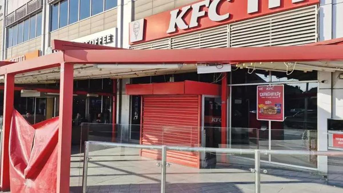 Stokları tükenen KFC'ler kapanmaya başladı