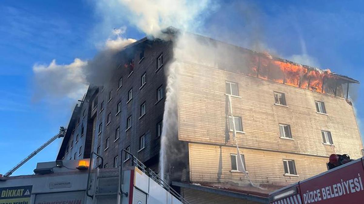 Bakanlar Bolu'daki otel yangınında olay yerinde