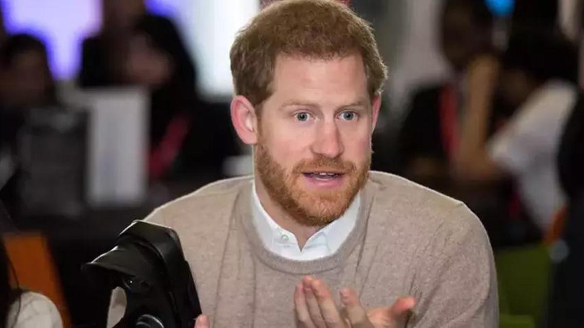 İngiliz The Sun gazetesi, telefonunu dinledikleri Prens Harry'den özür diledi