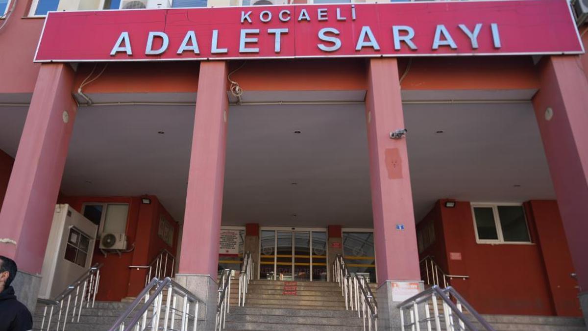 Kocaeli'nde sevgi evinde kalan 14 yaşındaki kız çocuğunu patronuna ait villada istismar eden şüpheli ilk kez hakim karşısına çıkacak