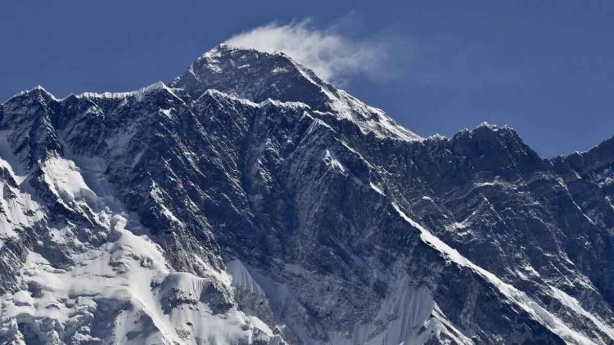 Everest Dağı'ndan ‘100 kat daha uzun’ iki gizli dağ keşfedildi!