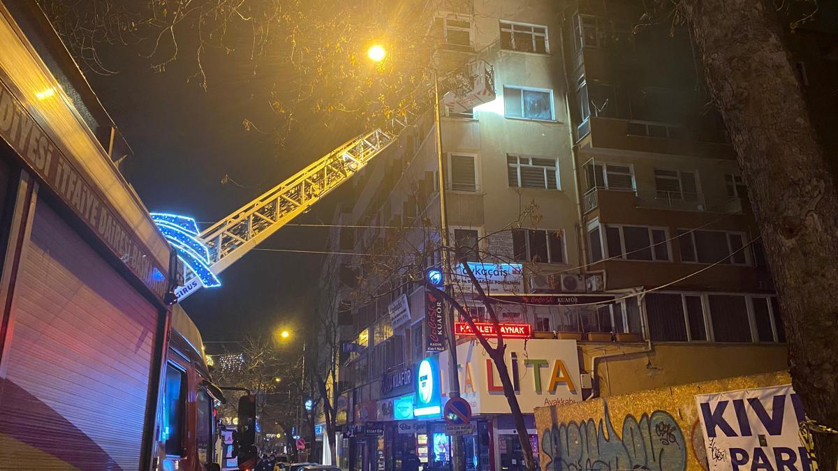Ankara'da 5 katlı binanın 4'üncü katında yangın: 9 kişi dumandan etkilendi