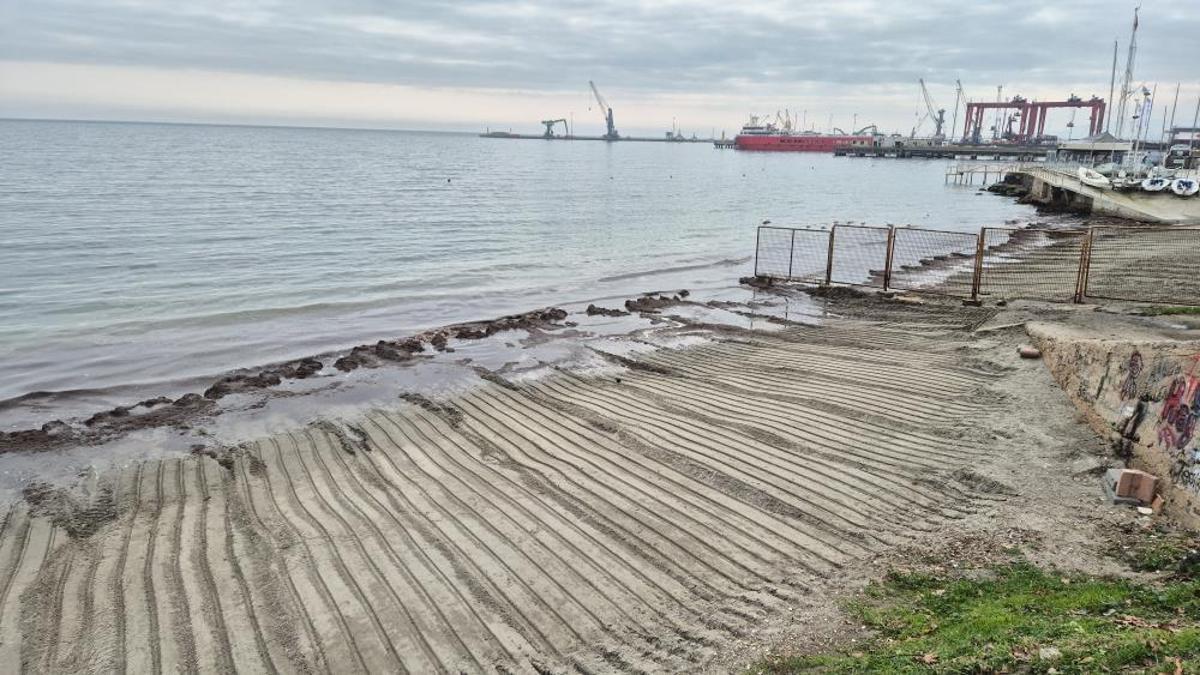 Tekirdağ'da koylarda oluşan kızıl yosunlar kötü kokuya sebep oluyor