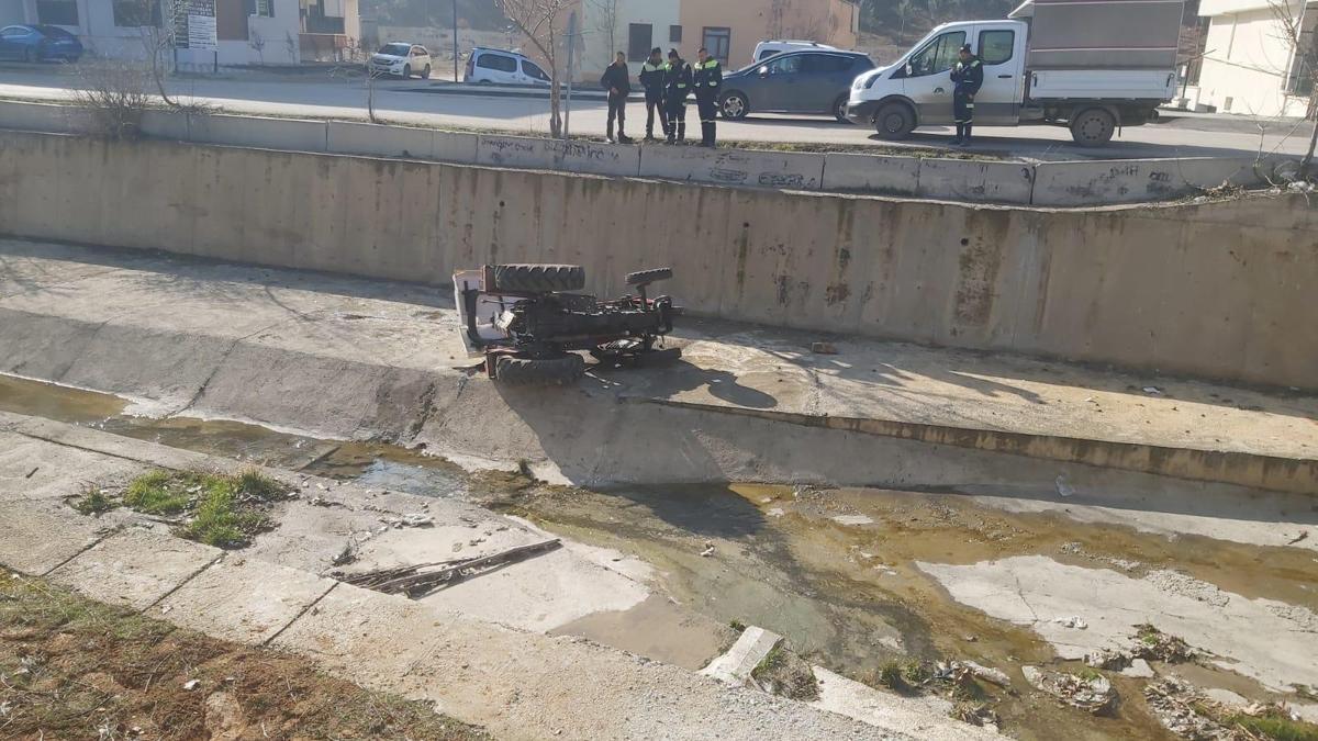 Çubuk'ta traktör çaya uçtu: 1 yaralı