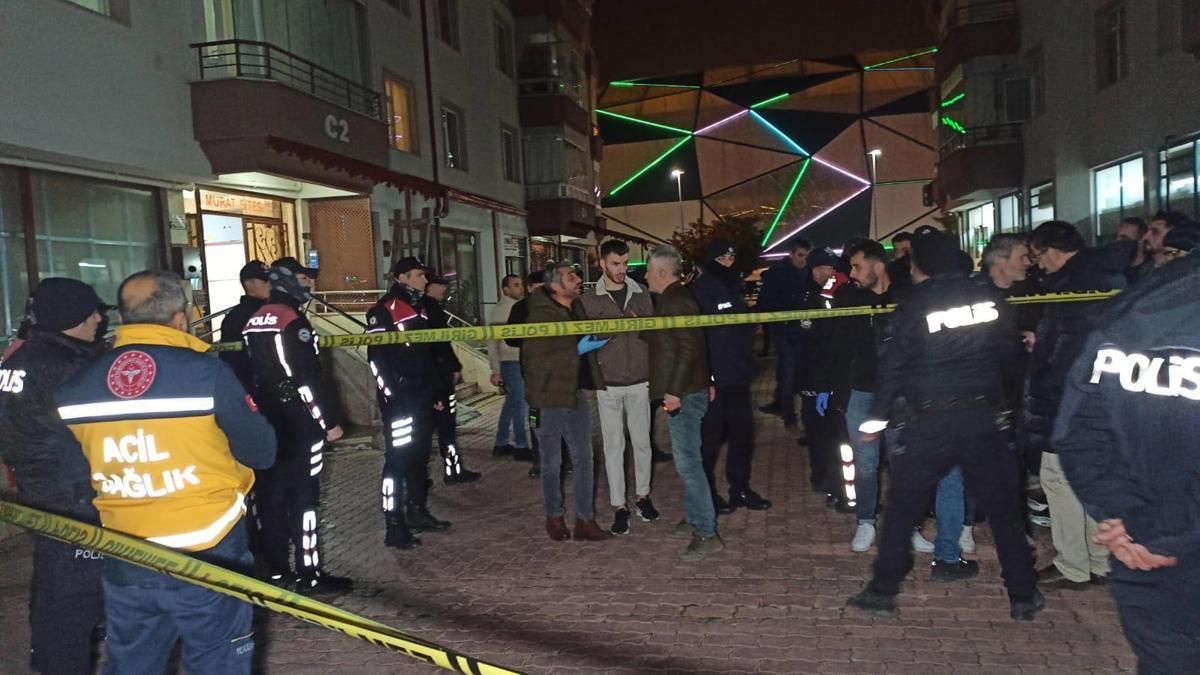 Aile içi kavga ihbarına giden polis, 4 kişinin cansız bedeniyle karşılaştı