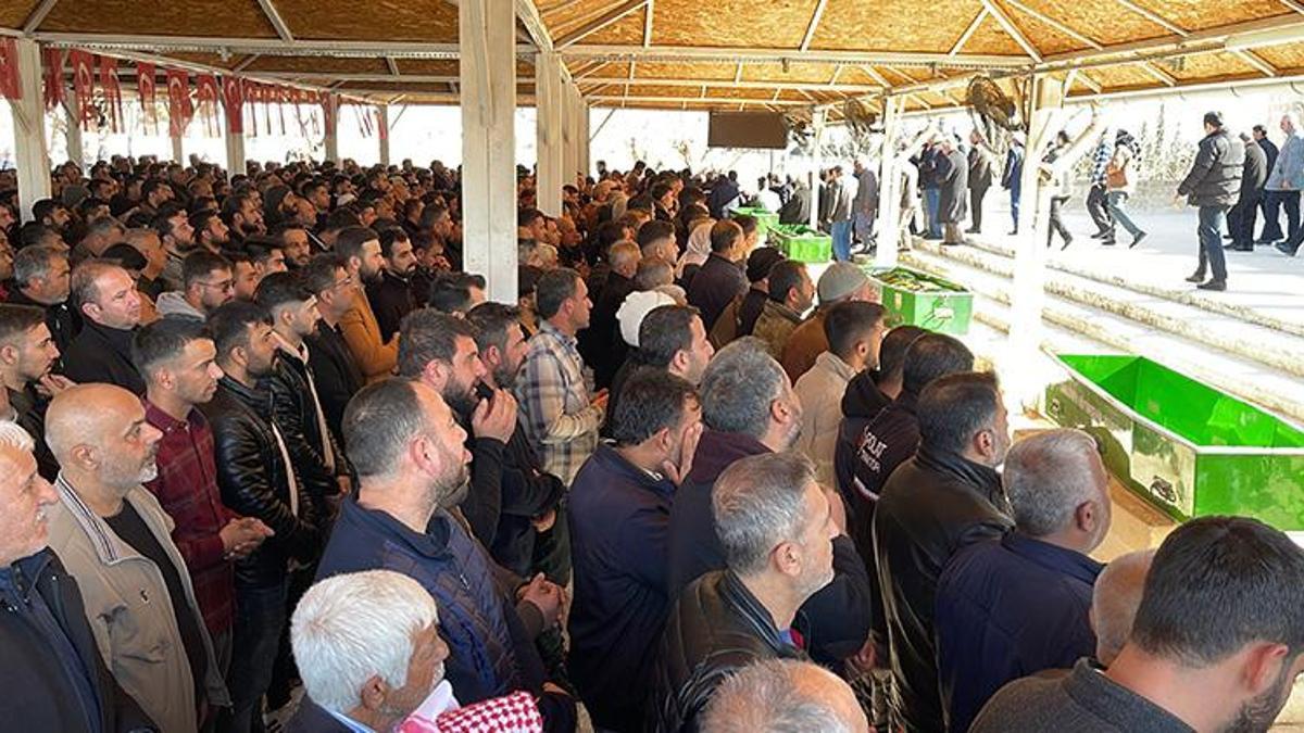 Şanlıurfa'da annelerinin öldürdüğü kız kardeşler yan yana defnedildi