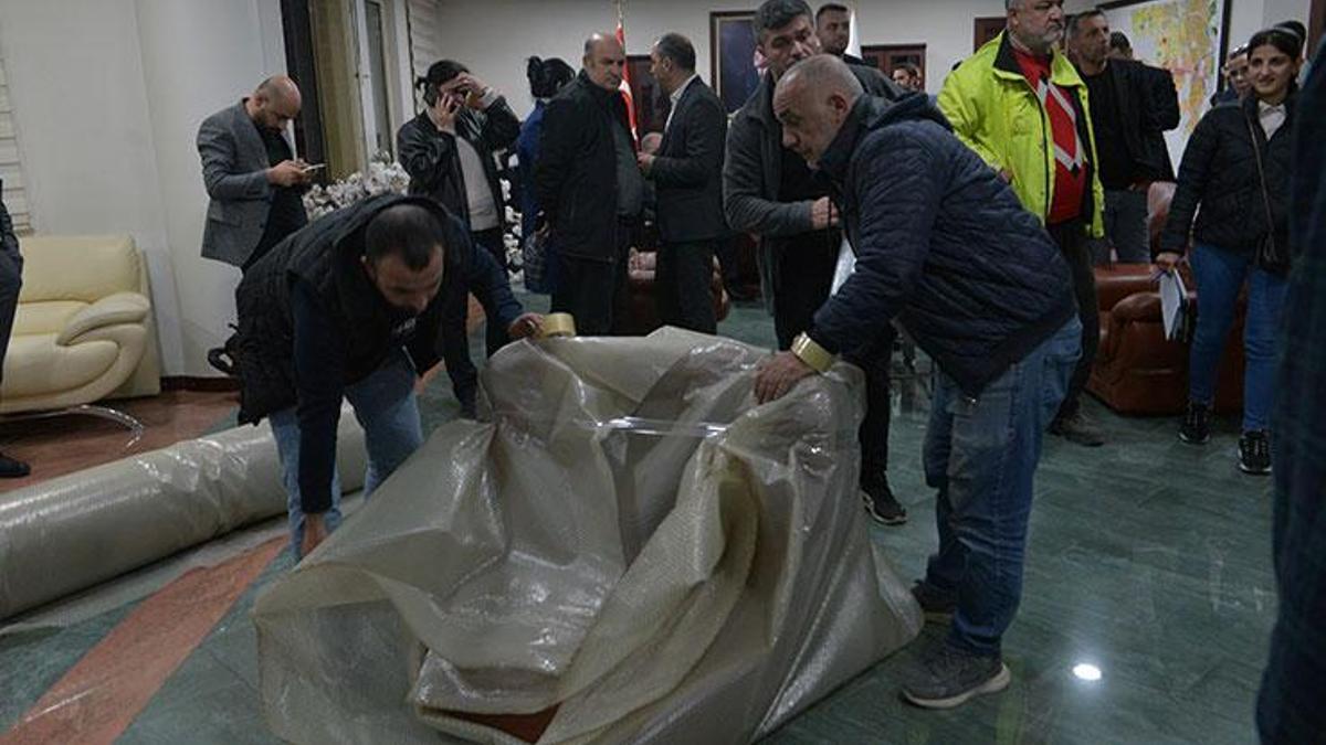 Adana’nın Seyhan Belediyesi’ne ‘icra’ şoku! Eşyalara el konuldu