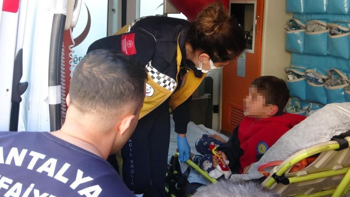 ‘Annemin parası yok ama!' Evlerinde çıkan yangında kurtarılarak ambulansa alınan Efe'nin sözleri yürek burktu