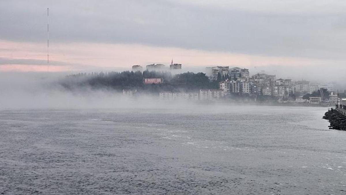 Çanakkale Boğazı sis nedeniyle transit gemi geçişlerine kapatıldı