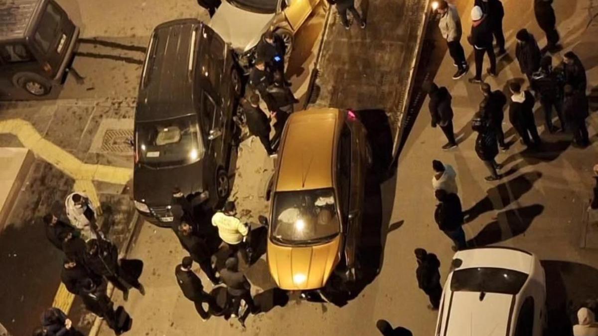 Diyarbakır’da kontrolden çıkan otomobil, park halindeki araçlara çarptı
