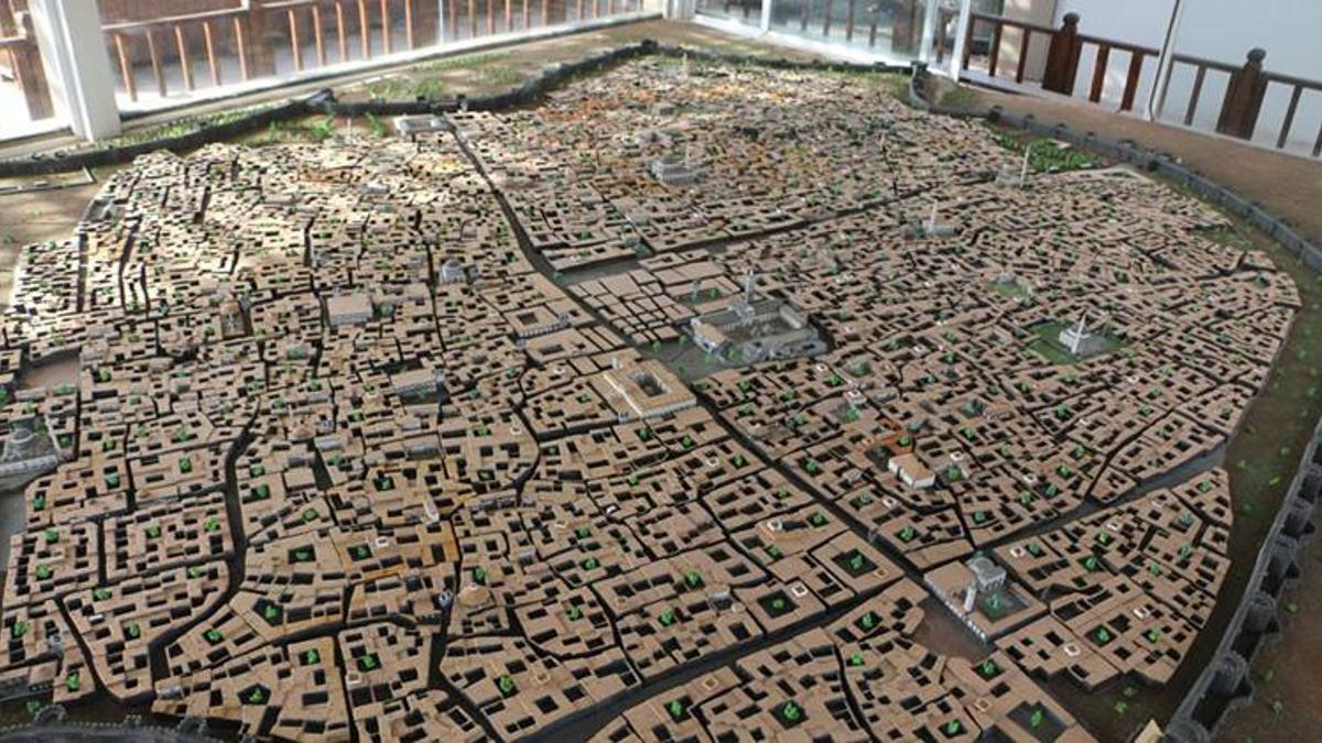 Diyarbakır'da belediye işçisinin 21 yıl, 21 günde yaptığı Sur maketine yoğun ilgi