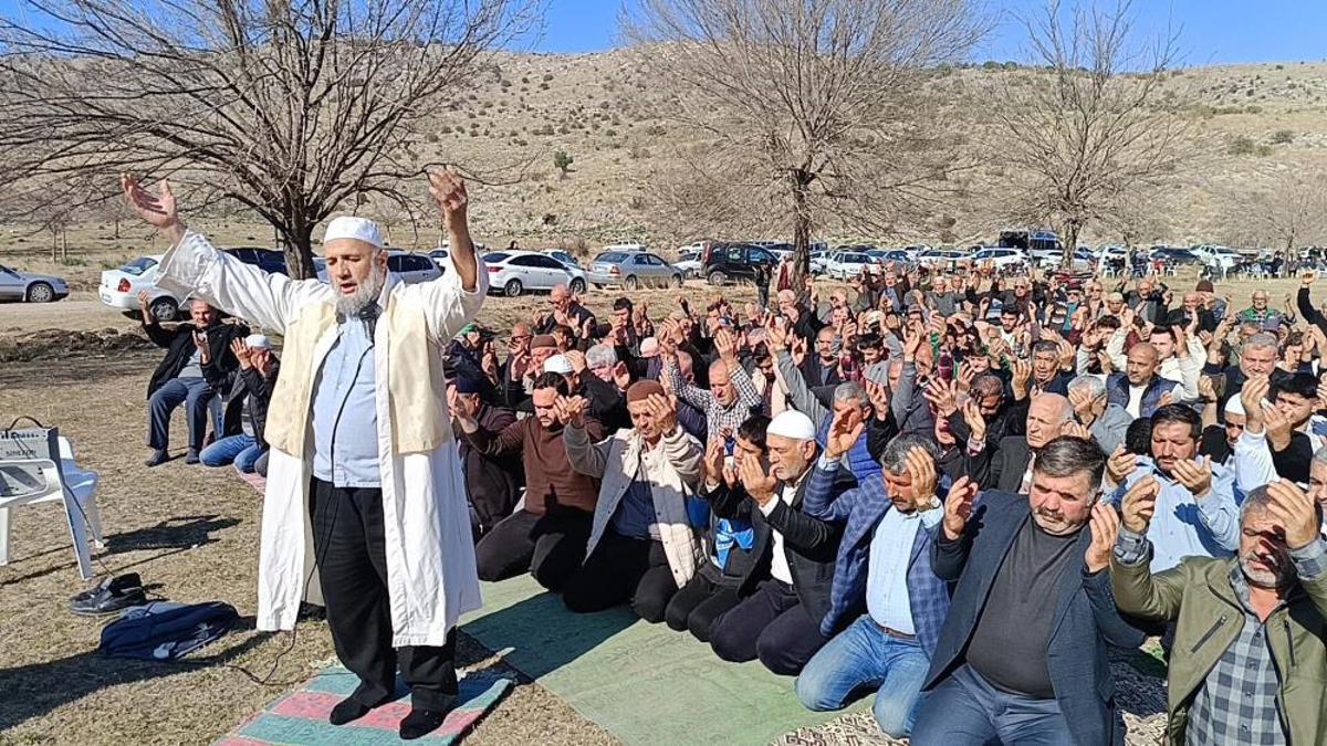 Çukurova çiftçileri kuraklığa dayanamadı yağmur duasına çıktı