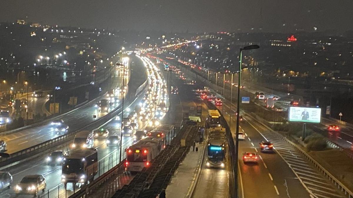 Ara tatil bitti, İstanbul'da trafik yeniden yoğunlaştı