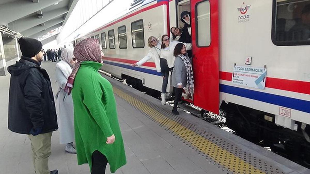 Trenler tıklım tıklım! Doğu Ekspresi'nde yer bulamayan Erzurum - Kars yolcularına ek sefer konuldu