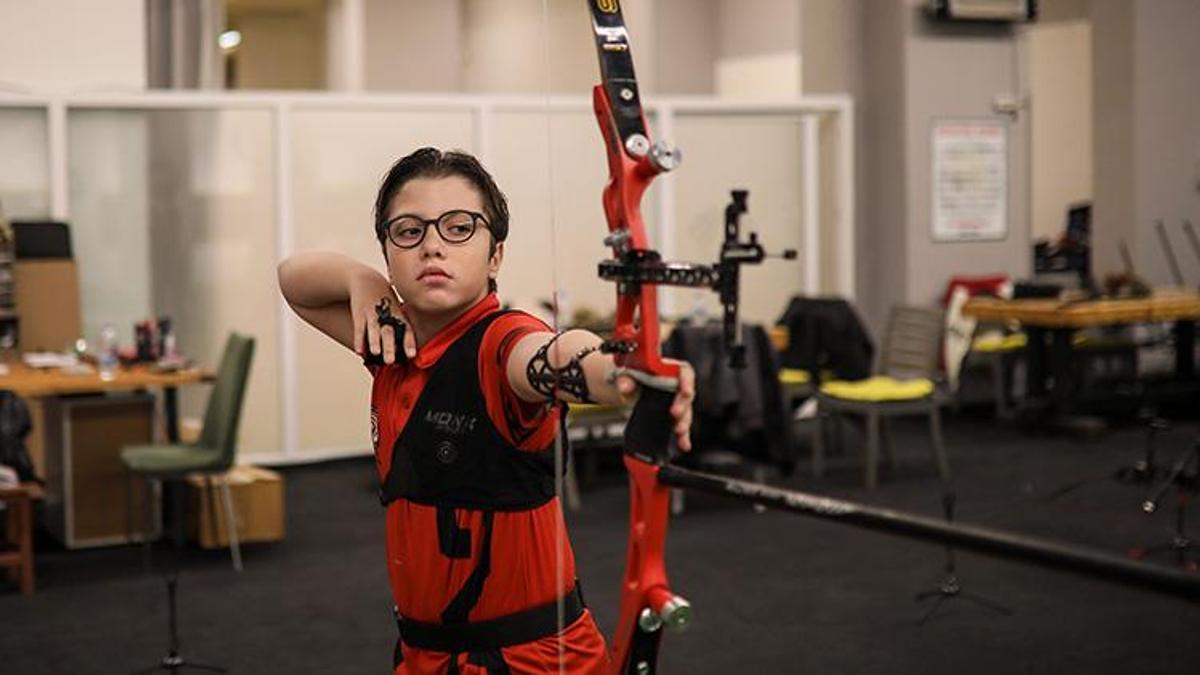 Televizyon dizisiyle okçu oldu! Antalya'da 11 yaşındaki çocuk televizyon dizisiyle heveslendiği okçulukta büyük başarı elde etti