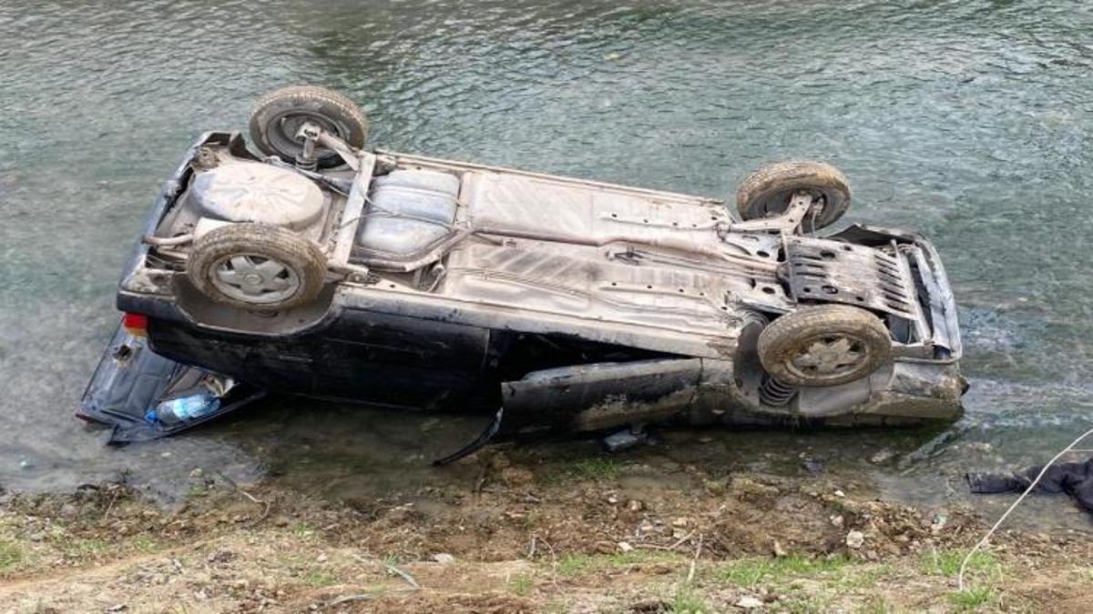 Otomobil dereye uçtu, "Araç kendi gitti" dedi