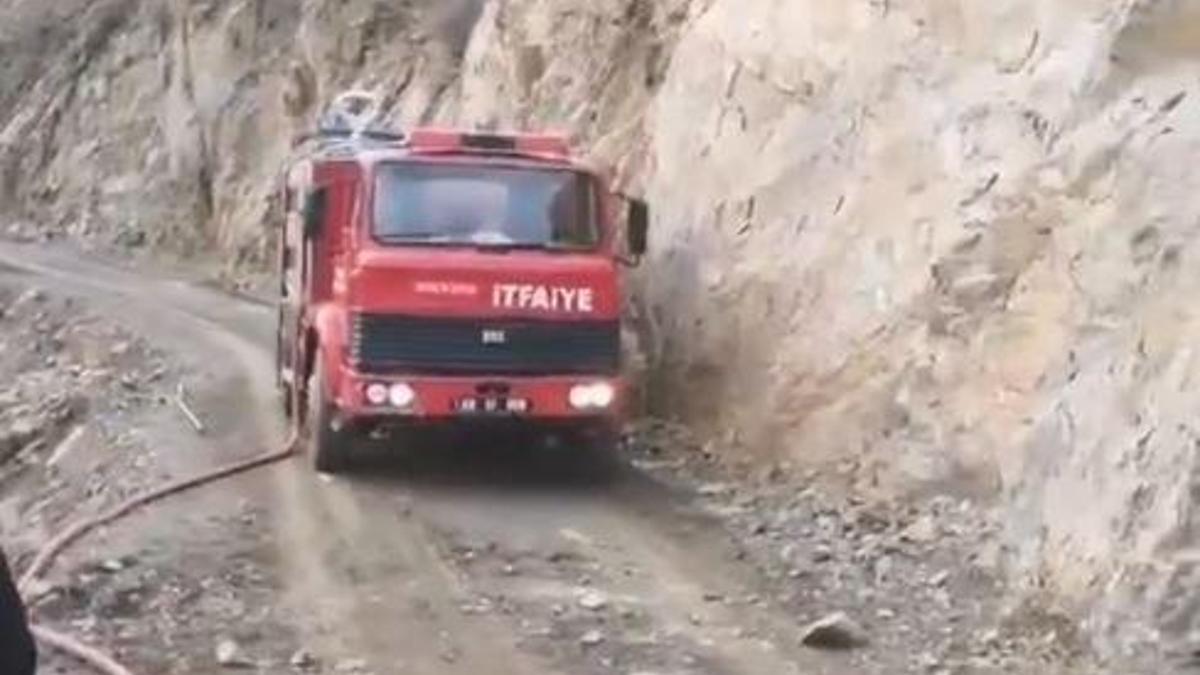 Riskli kayalara itfaiyeden 'yapay heyelan'lı müdahale