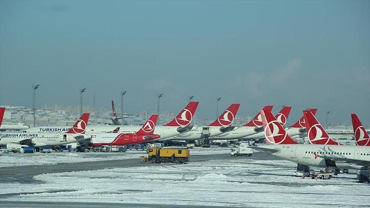 İstanbul'da kar yağışı alarmı! Birçok uçak seferi iptal edildi