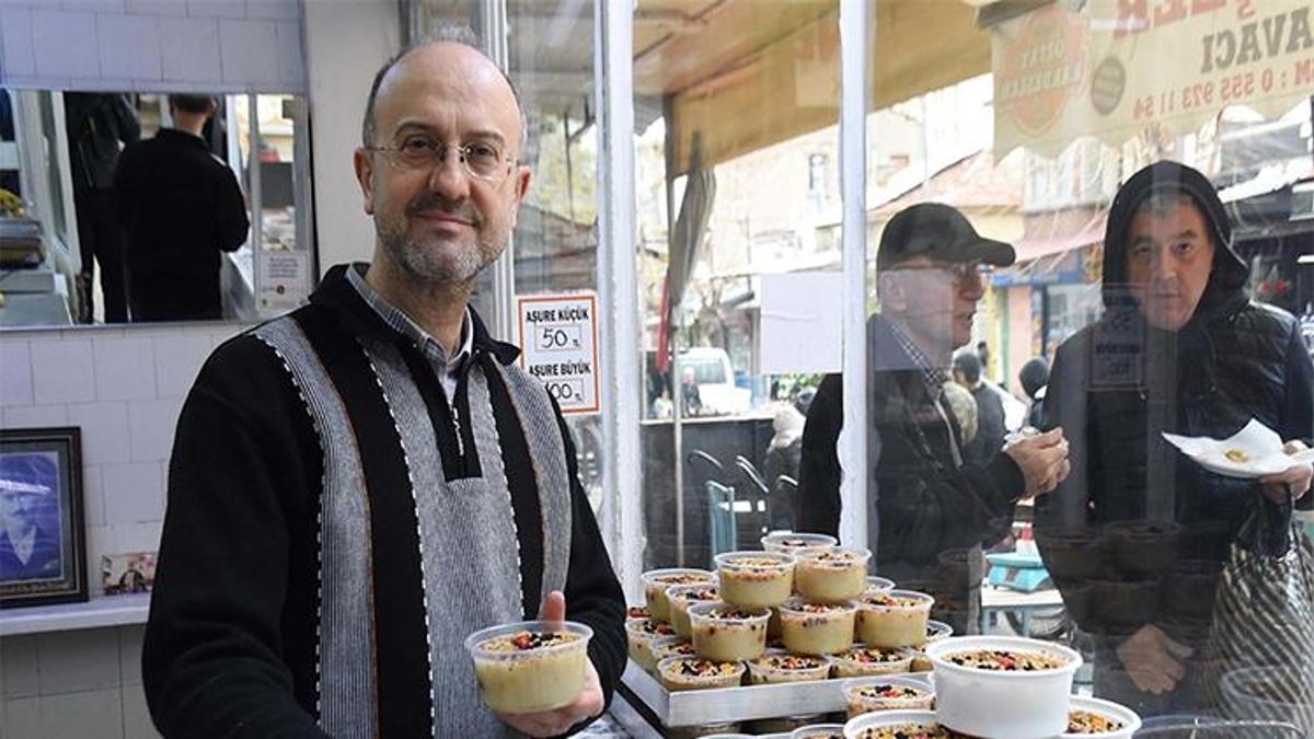 8 metrekarelik dükkanda dede mesleğini sürdürüyor! Sosyal medyadan gören geliyor