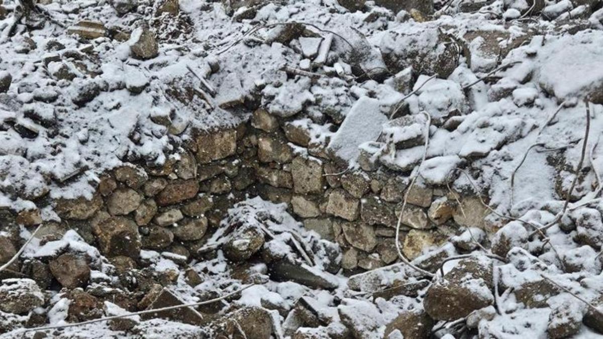 Rezerv alanında 2 bin yıllık sur duvarı bulundu