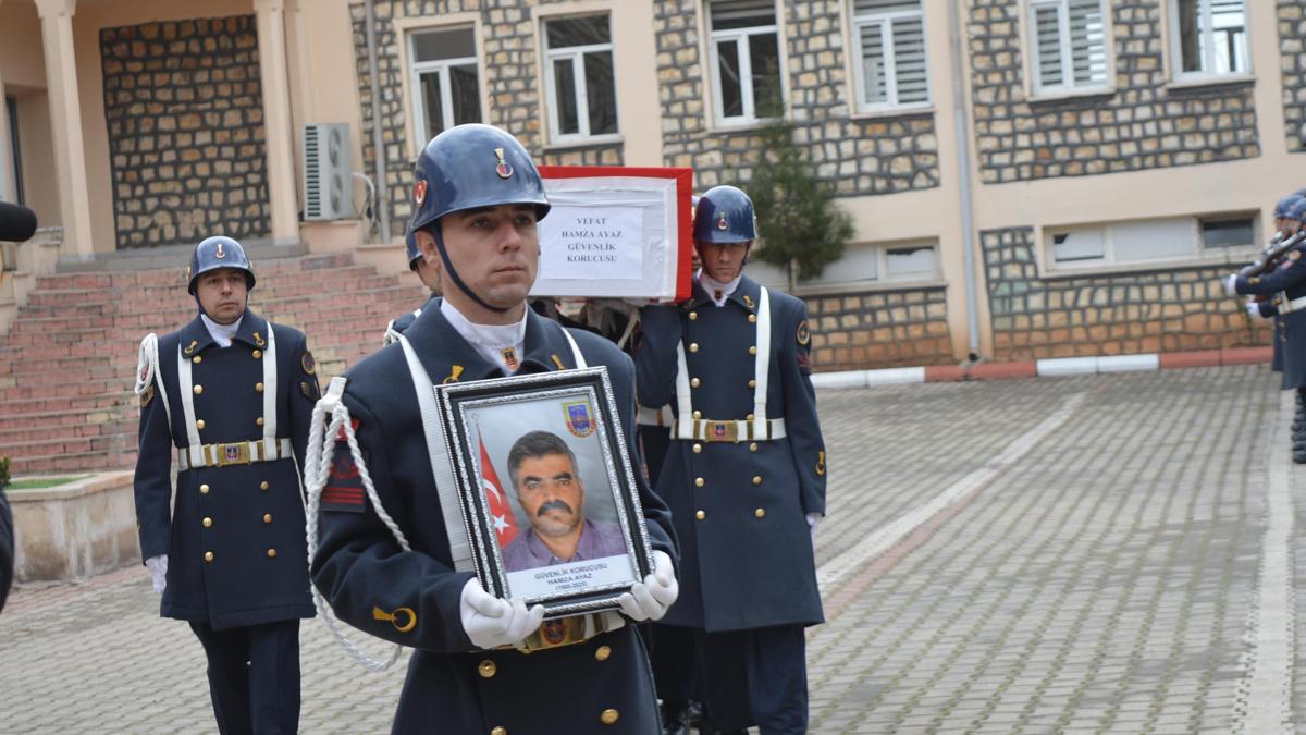 Pençe-Kilit Operasyonu bölgesinde kalp krizi geçiren güvenlik korucusu toprağa verildi
