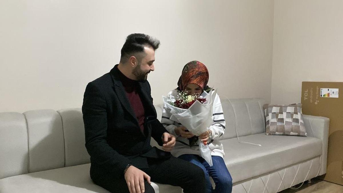 Tekstil fabrikasında evlilik teklifi molası