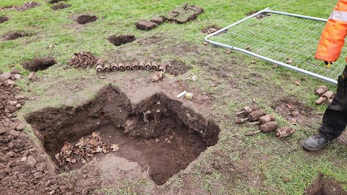 İngiltere'de genişletme çalışması yapılan çocuk parkında 176 adet bomba bulundu