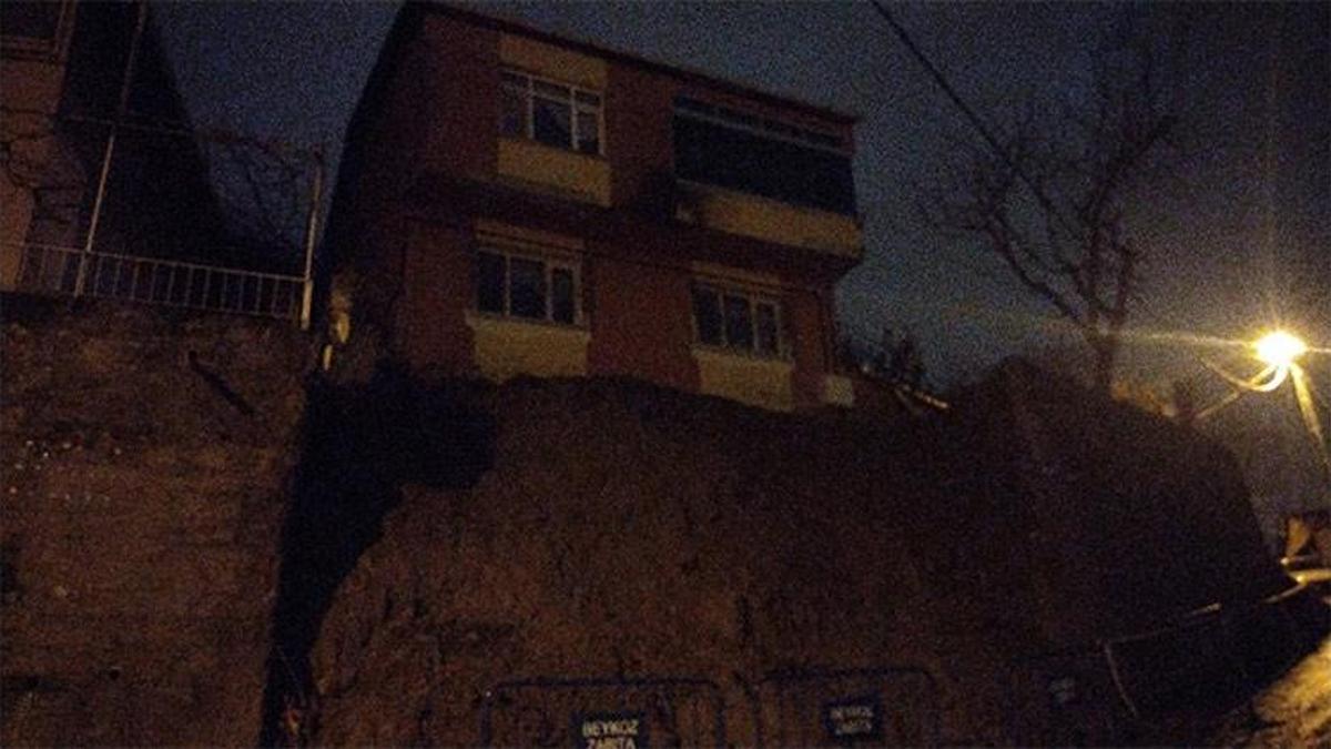 Beykoz'da istinat duvarı çöktü! 2 katlı bina boşaltıldı