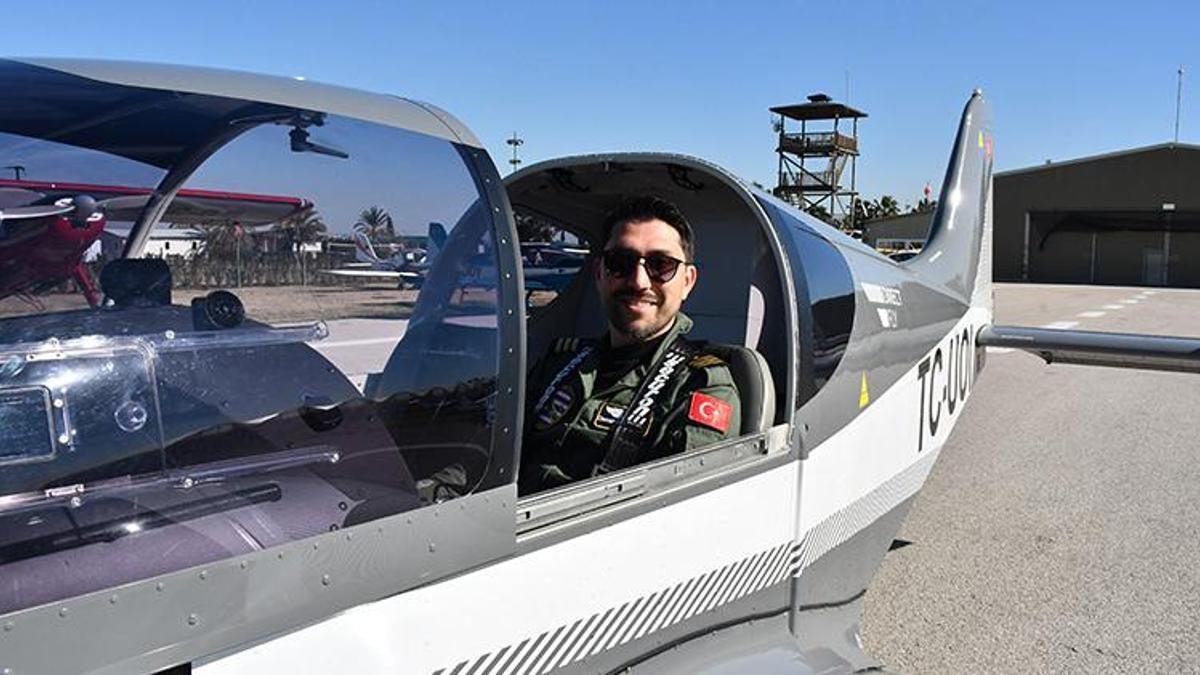 Adana'da gökyüzüne gönlünü kaptıran yazılım uzmanı işini bırakıp pilot oldu!