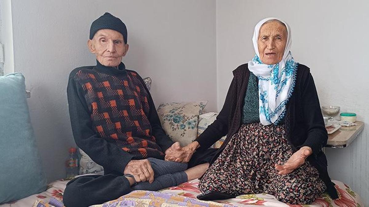Kayseri'de 60 yıllık aşk hikayesi: Engelli eşine sevgiyle bakıyor: 'Hiçbir zaman yalnız bırakmadım