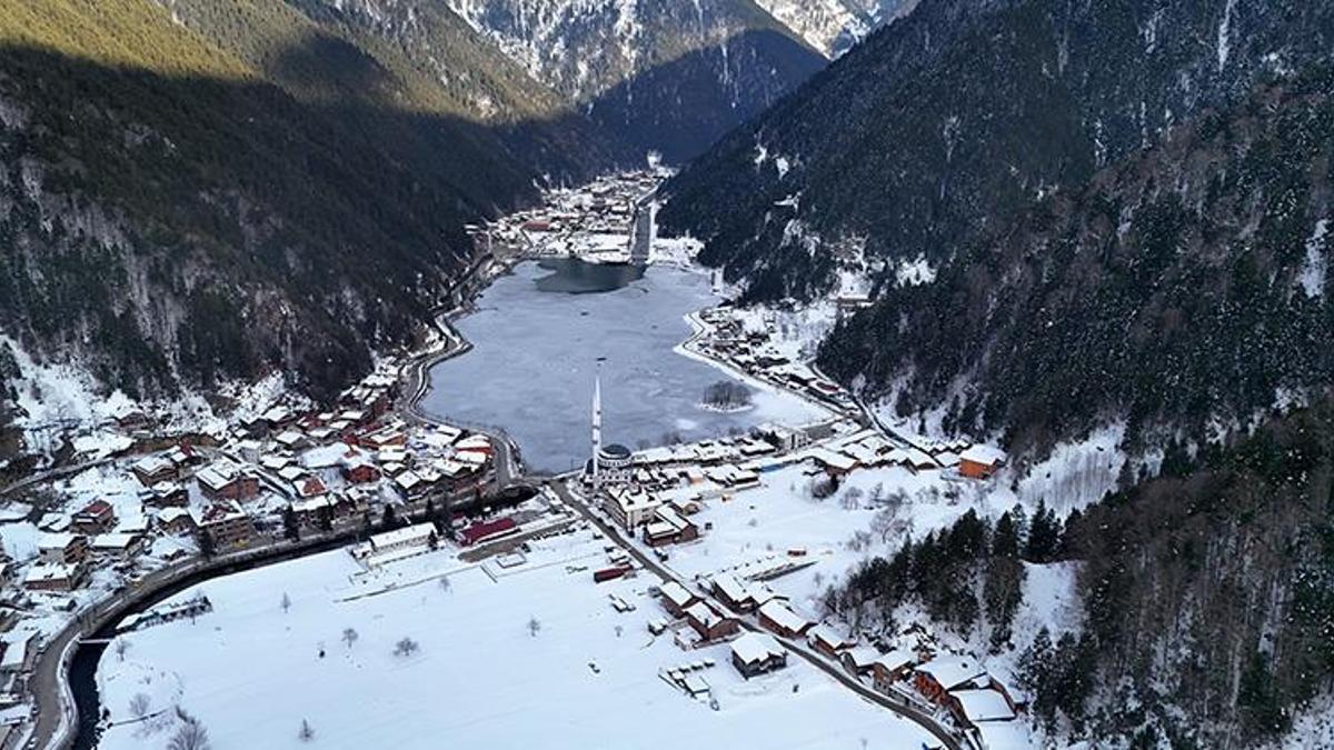 Uzungöl soğuk havaya dayanamadı ve dondu!